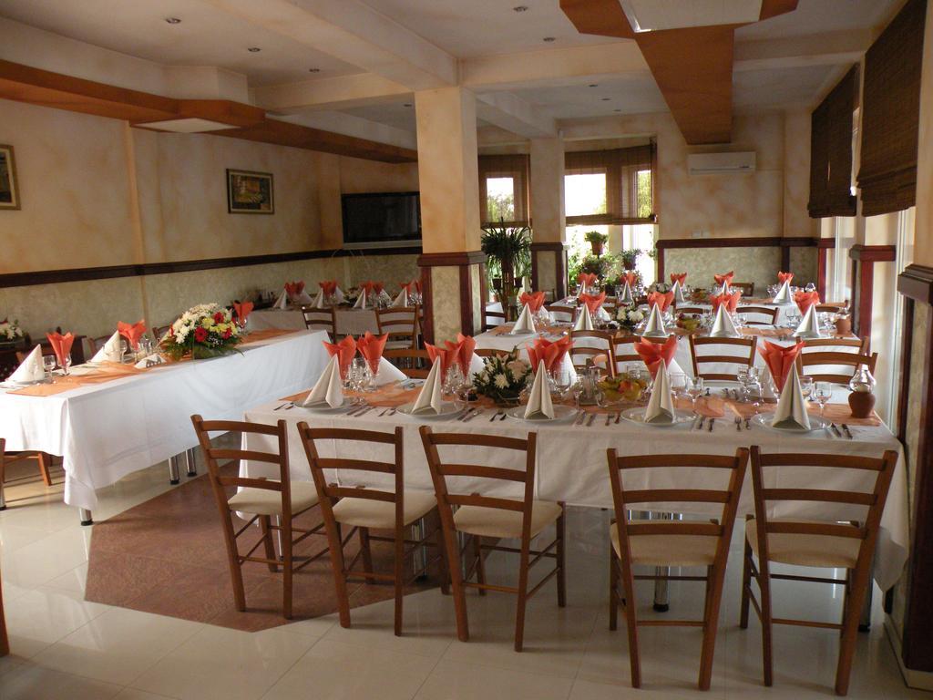 Pensiunea Octogon Piatra Neamţ Extérieur photo