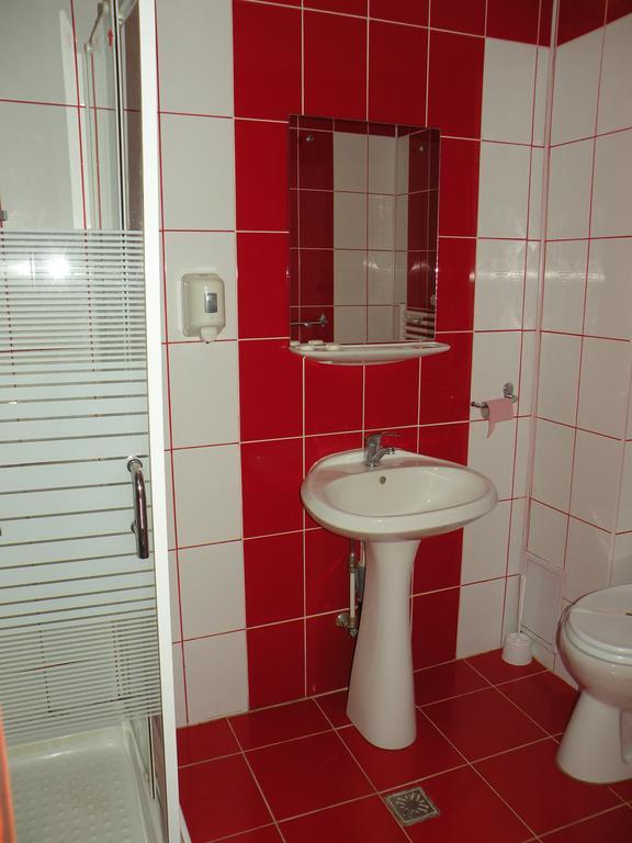 Pensiunea Octogon Piatra Neamţ Extérieur photo