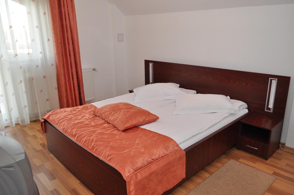 Pensiunea Octogon Piatra Neamţ Extérieur photo